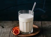 Кефір покращує ріст рослин (зображення створено за допомогою ШІ)