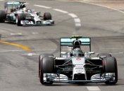 Директор Mercedes не знает как остановить вражду среди пилотов