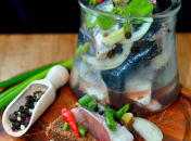 Така рибна страва добре підійде і для святкового столу, і на щодень