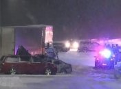 В Канаде из-за гололеда столкнулись десятки автомобилей 