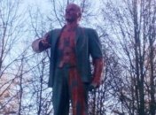 В Петербурге мужчина облил краской памятник Ленину