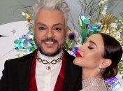 "Филя-то шалун": Киркоров ущипнул Бузову за интимное место на людях (видео)