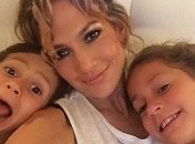 День матери: самые трогательные фотографии звезд в Instagram