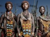 Известный фотограф показал снимки вымирающих племен (Фото)