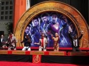 Звезды "Мстителей" пересказали все ключевые моменты фильмов Marvel в песне (Видео)