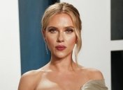 В эксцентричном образе: "Черная вдова" снялась для известного глянца (Фото)