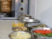 В Киеве снова разоблачили точки продажи опасной шаурмы