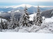 В горах еще лежит снег