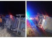 Автомобиль снесло в кювет