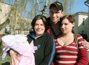 Появились первые фото девочки, родившейся в метро