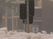 Австралийский город затопила морская пена