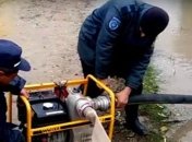 В Молдове из-за ливней остановили движение поездов (Видео)