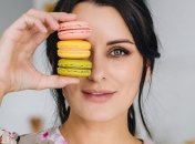 Ацетатная пленка и ягоды асаи: Лиза Глинская рассказала, как их можно использовать при приготовлении десертов