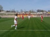 Драка фанатов помешала командам доиграть футбольный матч (Видео)