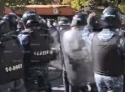 Протесты в Ереване разгораются с новой силой: оппозиционеров начали задерживать (видео)