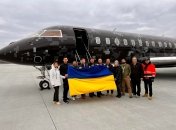 Астронавту Айзекману подарили сине-желтый флаг