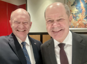 Кріс Кунс та Олаф Шольц