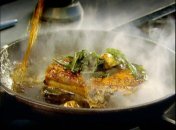 Свинная отбивная с яблоками и цикорием