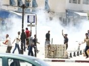 В пригороде столицы Туниса салафиты соорудили баррикады