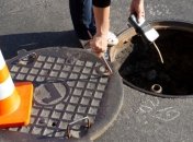 Двухлетний малыш провалился в канализационный люк