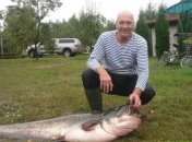 Рыбак выловил сома размером с человека (Фото) 