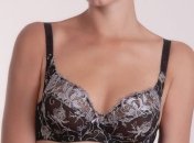 Ученые назвали главную опасность бюстгальтера