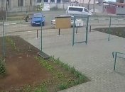 Подросток за рулем папиной машины разогнался на полную скорость и снес пенсионера в Крыму: момент попал на видео