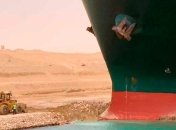 На разблокирование Суэцкого канала может уйти неделя: озвучен прогноз