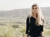 Вера Брежнева покорила поклонников подтянутым животом