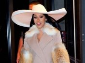 Неловкая ситуация: хип-хоп-знаменитость оконфузилась с концертным костюмом