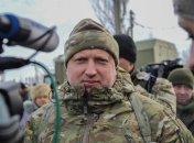 Турчинов выступает за дальнейшее повышение зарплат военным