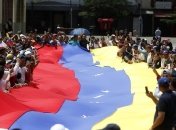 В Венесуэле массово освободили политзаключенных