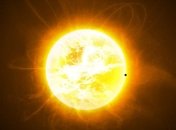 NASA раскрыл секрет "феномена червоточины" на снимке Солнца