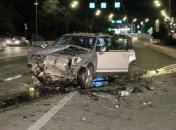 В центре Киева произошло лобовое столкновение, погиб водитель (эксклюзивные фото)