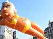 В Лондоне запустили в небо гигантский воздушный шар с изображением мэра