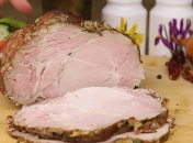 Мясо получается очень ароматным, сочным, нежным