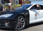 "Села батарейка": В США полицейский на Tesla не смог догнать преступника