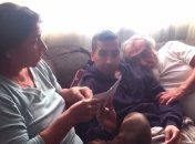 Ценный подарок взрослого сына родителям: трогательное видео