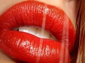 Как увеличить губы в домашних условиях?