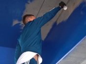 Сидорчук с ультрас Динамо разрисовал трибуну Олимпийского