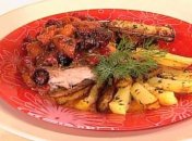 Свиные котлеты на косточках с сухофруктами