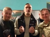 Александр Усик посетил украинских бойцов