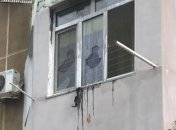 Неизвестный в Одессе кинул "коктейль Молотова" в окно квартиры