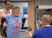 Пациент получил ручные протезы, управляемые силой мысли (Видео)