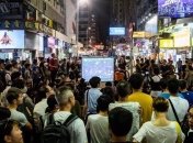 Протести у Гонконзі: поліція розганяє активістів сльозогінним газом