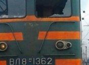Машинист едва не остался без глаза: в Запорожье забросали камнями поезд