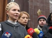 Тимошенко из-за решетки рвется в "бой" под Украинский дом