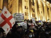 В Грузії продовжується протистояння між владою і опозицією через Україну