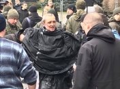 Чоловік підпалив себе біля Офісу президента (Відео)