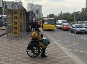 "Гнилое общество": в Киеве случился досадный инцидент с женщиной в инвалидной коляске (фото)